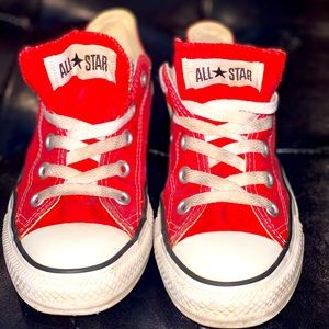 Converse All Star Red low tops-men’s size 4/woman’s size 6